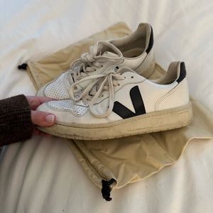 VEJA V-10 Sneakers